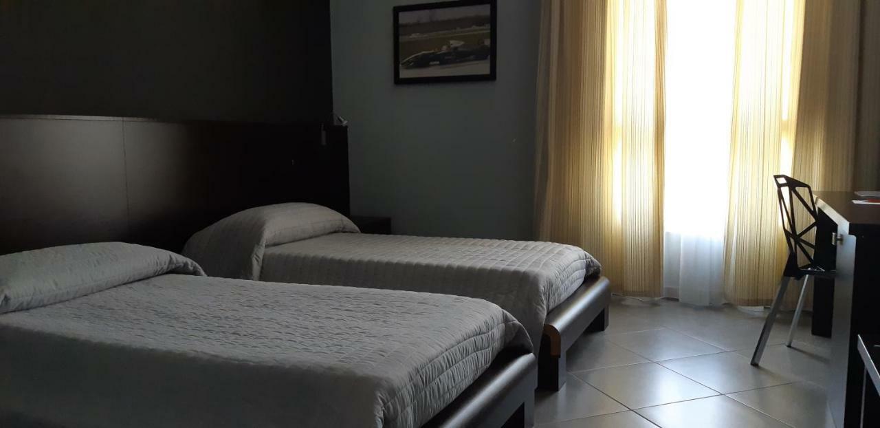 Hotel Saturday Palma Campania Buitenkant foto